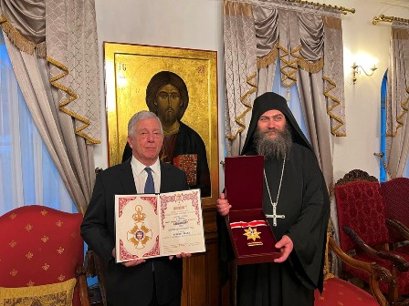 PRESTOLONASLEDNIK POSETIO I ODLIKOVAO HILANDAR KRALjEVSKIM ORDENOM