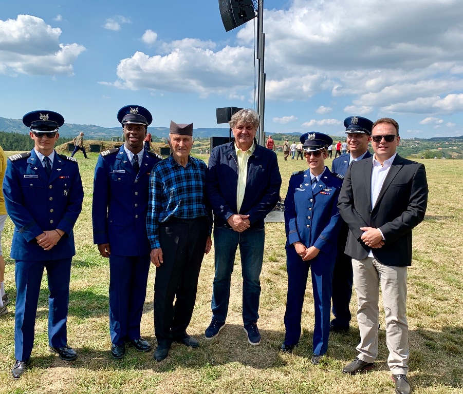 Radoš i Nedeljko sa grupom američkih oficira Pranjani 2019