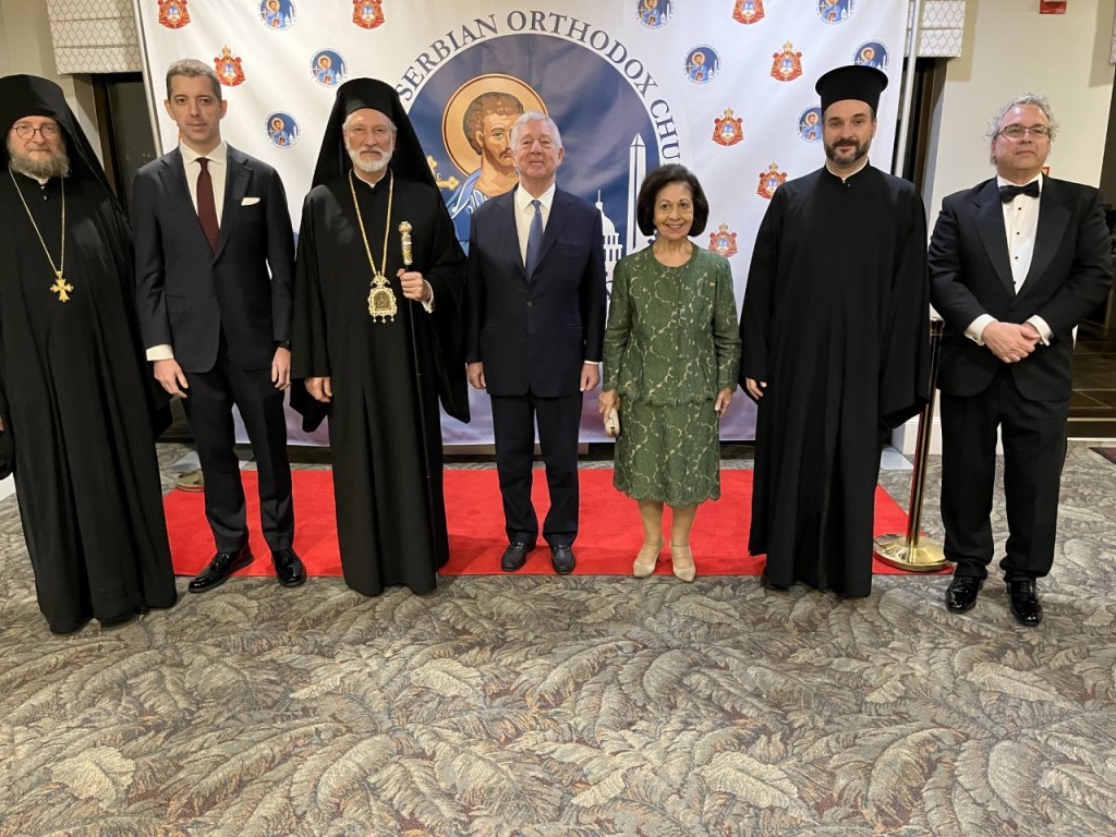 Visokopreosvećeni arhimandrit Sava Janjić, NJ.E. Ambasador Marko Đurić, NJ.К.V. Prestolonaslednik Aleksandar i Princeza Кatarina, protoprezviter dr Vasilije Vranić, arhijerejski namesnik, i gospodin Mark Rašević